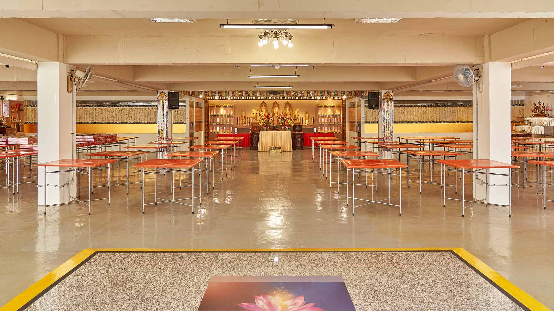 青潭寶塔花園已取得新北市殯葬設施經營許可證, 墓園整體完善規劃, 交通便利道路寬敞, 風景優美視野寬闊, 榮獲民國103年至108年新北市殯葬設施及經營業雙料獎項, 更使本塔成為大台北首選之合法墓園。